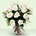  İstanbul Çiçek Satışı anneler günü çiçek yolla  beyaz güller cam yada mika vazo