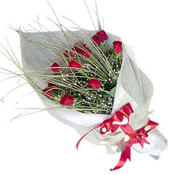  İstanbul Çiçek Satışı yurtiçi ve yurtdışı çiçek siparişi  11 adet kirmizi gül buket- Her gönderim için ideal