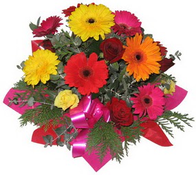 Karisik mevsim çiçeklerinden buket  İstanbul Çiçek Satışı hediye sevgilime hediye çiçek 