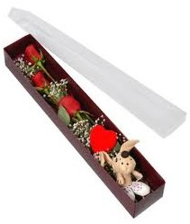 kutu içerisinde 3 adet gül ve oyuncak  İstanbul Çiçek Satışı cicekciler , cicek siparisi 
