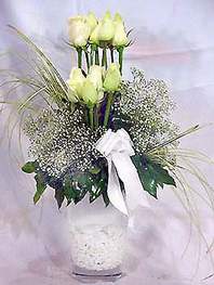  İstanbul Çiçek Satışı online çiçek gönderme sipariş  9 adet vazoda beyaz gül - sevdiklerinize çiçek seçimi