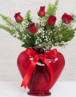 Kalp içerisinde 5 adet kırmızı gül  İstanbul Çiçek Satışı çiçekçi telefonları 