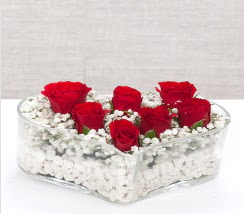 kalp içerisinde 7 adet kırmızı gül  İstanbul Çiçek Satışı çiçek siparişi vermek 