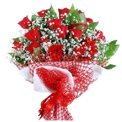 11 kırmızı gülden buket  İstanbul Çiçek Satışı 14 şubat sevgililer günü çiçek 