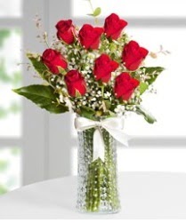 7 Adet vazoda kırmızı gül sevgiliye özel  İstanbul Çiçek Satışı çiçek siparişi sitesi 