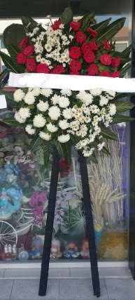 Cenaze çiçeği cenaze çiçek modelleri  İstanbul Çiçek Satışı çiçek siparişi sitesi 