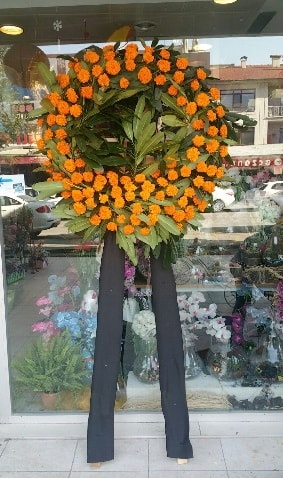 Cenaze çiçeği cenaze çelengi çiçek modeli  İstanbul Çiçek Satışı çiçek gönderme 