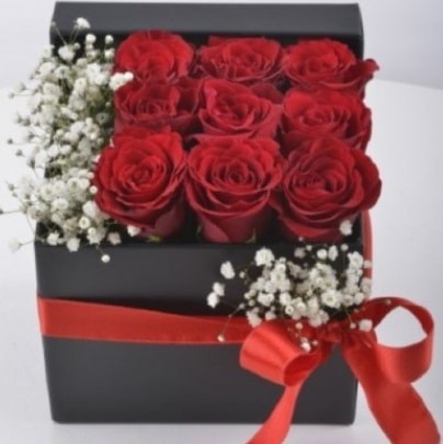 Kutu içerisinde 9 adet kırmızı gül  İstanbul Çiçek Satışı çiçek siparişi sitesi 
